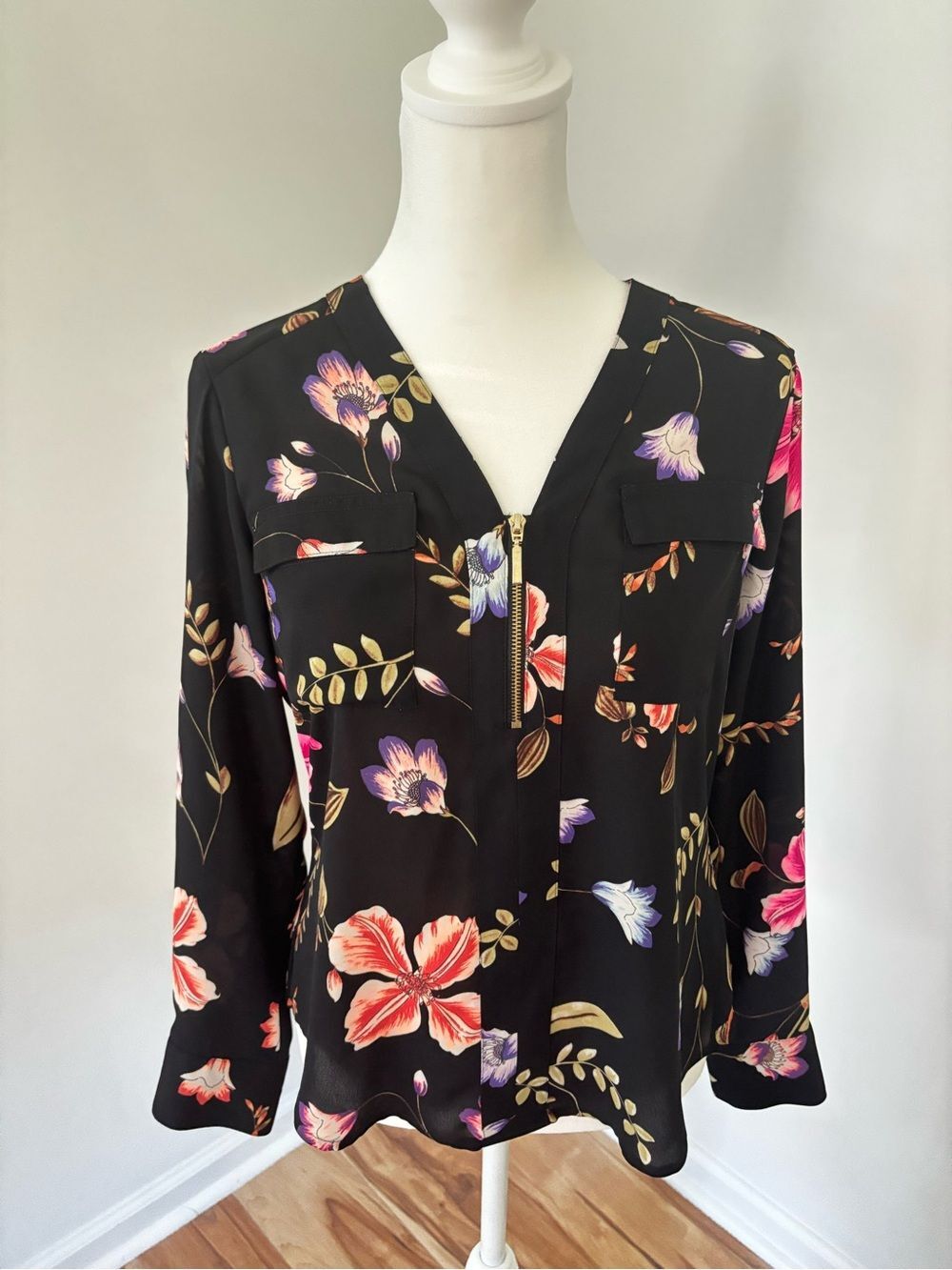 Express Petite Black Floral Zip Neck Utility Blouse XS Petite Workwear Office